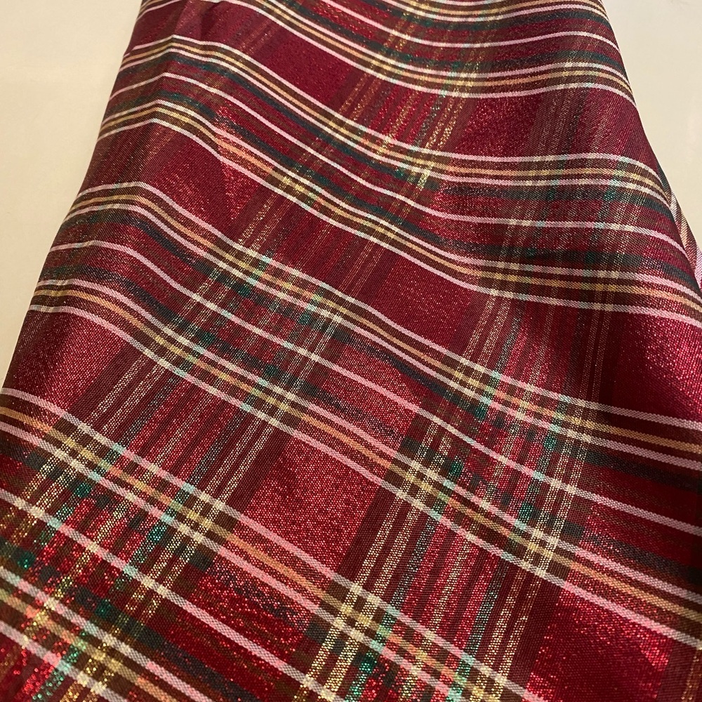 Christmas plaid round 70" table cloth . Great for decor...very festive - Picture 5 of 7